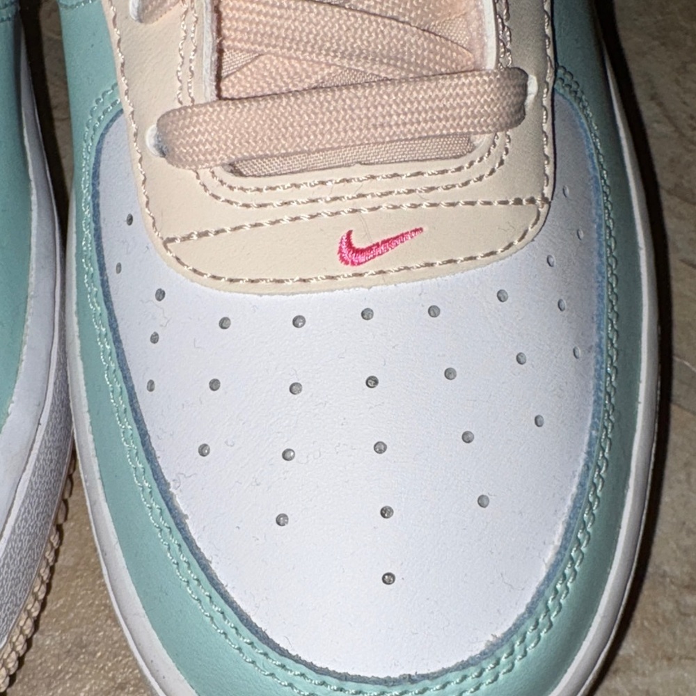 Nike Emerald Guava Ice Nike Boys size 6.5 Sneakers - Picture 8 of 16